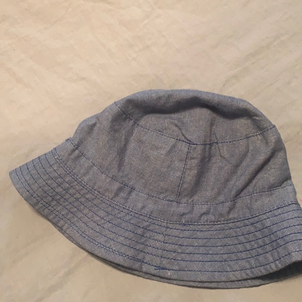 Bucket hat